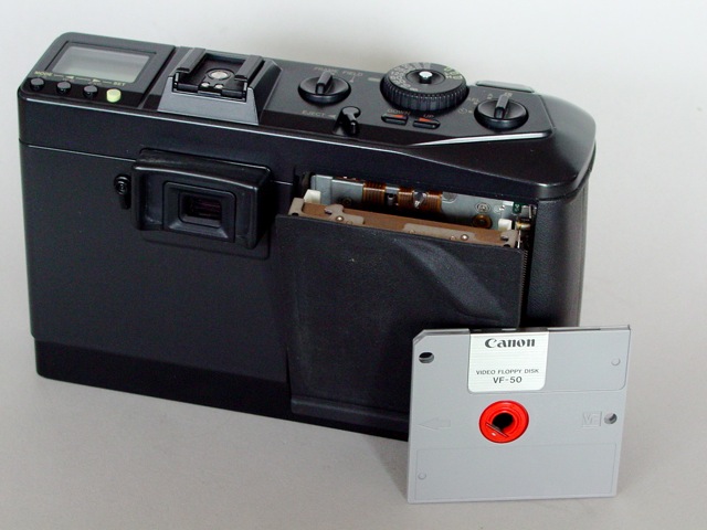 Canon RC-760 Rückseite (Foto: Harald Schwarzer)